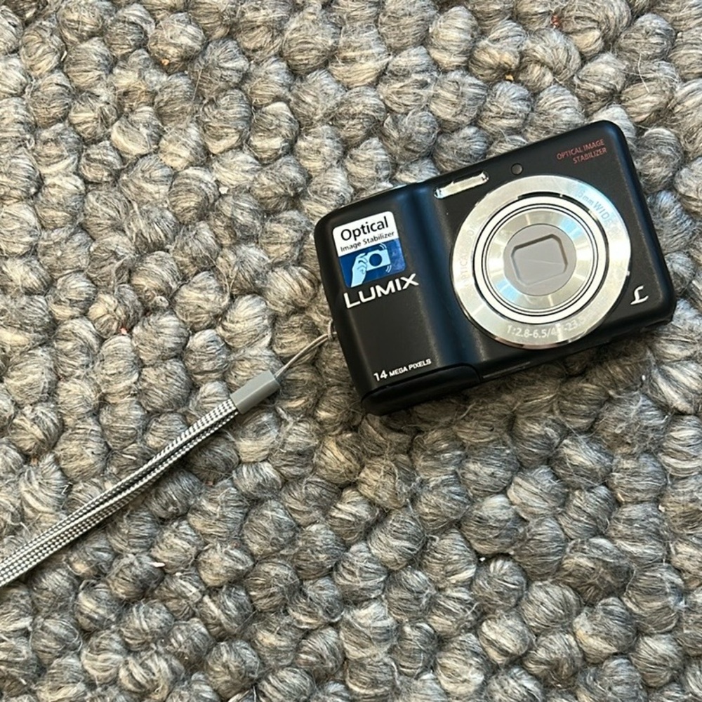 Panasonic Lumix DMC-LS5 Digital Camera